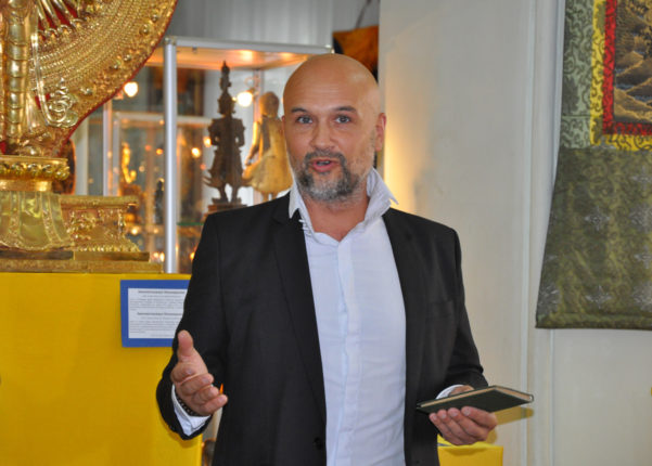 В херсонском музее угощали цамба и читали стихи о Будде