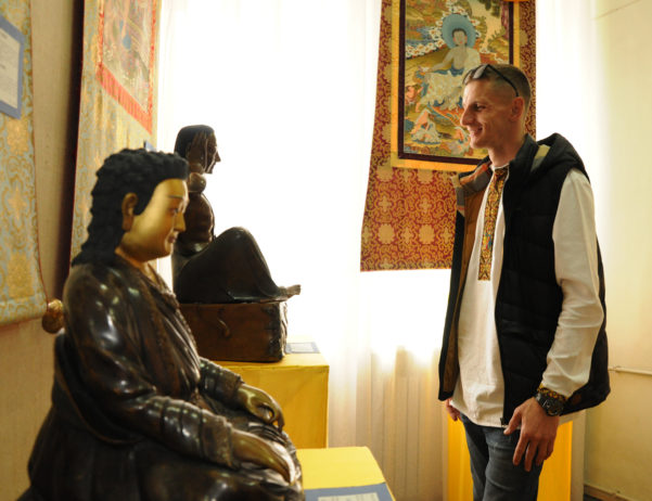 В херсонском музее угощали цамба и читали стихи о Будде